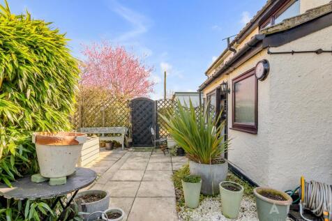 2 Town Farm Cottages IP19 0BE (16).jpg
