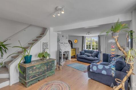 32 Darby Road Beccles NR34 9XX (4).jpg