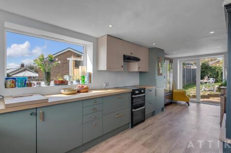 32 Darby Road Beccles NR34 9XX (16).jpg