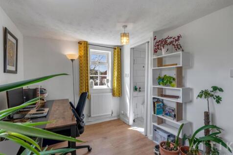 32 Darby Road Beccles NR34 9XX (34).jpg