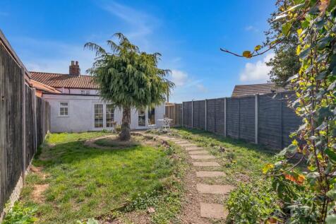 32 Darby Road Beccles NR34 9XX (24).jpg