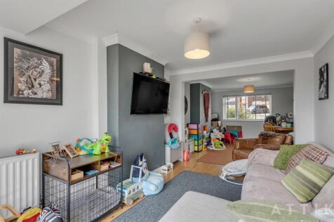 10 Queens Drive, Halesworth IP19 8DN (8).jpg