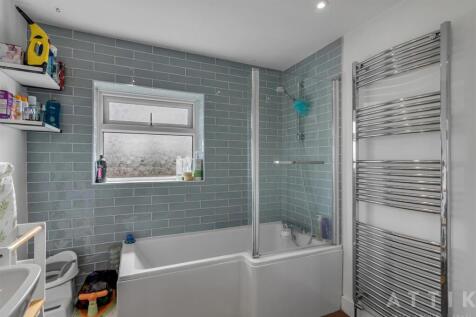 10 Queens Drive, Halesworth IP19 8DN (19).jpg