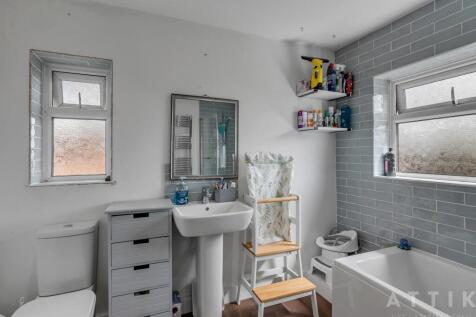 10 Queens Drive, Halesworth IP19 8DN (18).jpg