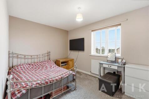 04 Master Bedroom.jpg