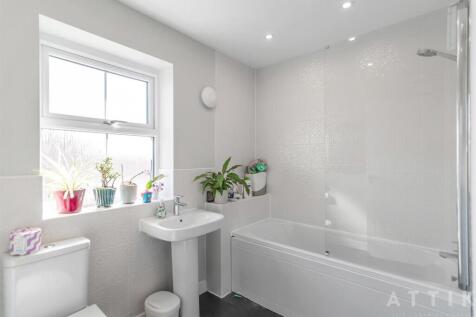 16 Wellington road, Attleborough, NR17 1GQ (19).jp