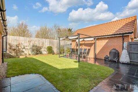 16 Wellington road, Attleborough, NR17 1GQ (29).jp