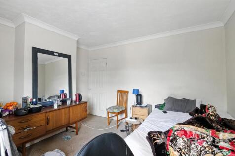 Bed 3.jpg
