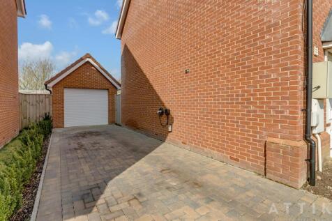 16 Wellington road, Attleborough, NR17 1GQ (36).jp