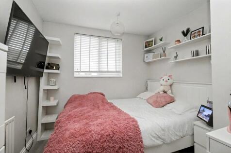 bed 2 close