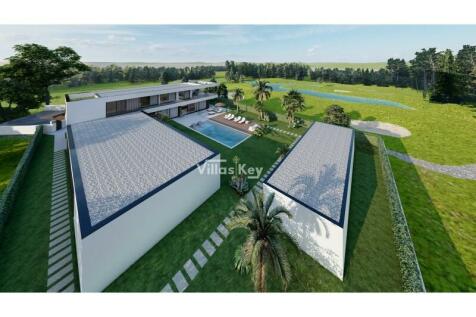 Luxury villa in the first line of Golf