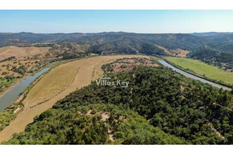 RIVERFRONT PROPERTY IN A NATURAL PARK