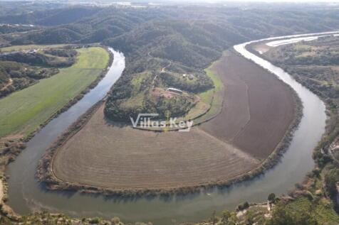 RIVERFRONT PROPERTY IN A NATURAL PARK