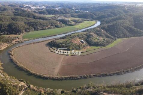 RIVERFRONT PROPERTY IN A NATURAL PARK
