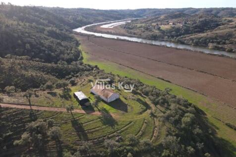 RIVERFRONT PROPERTY IN A NATURAL PARK