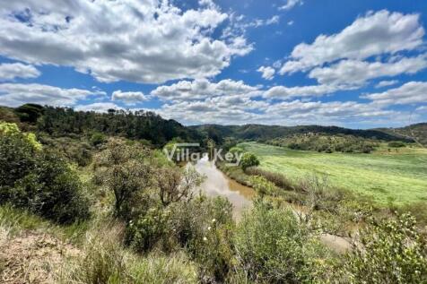RIVERFRONT PROPERTY IN A NATURAL PARK