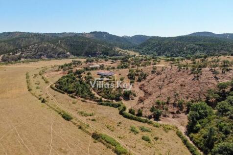 RIVERFRONT PROPERTY IN A NATURAL PARK