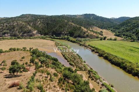 RIVERFRONT PROPERTY IN A NATURAL PARK