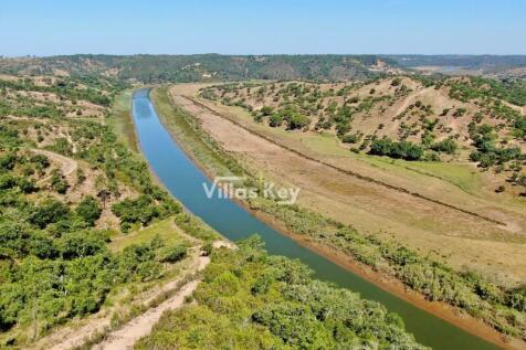 RIVERFRONT PROPERTY IN A NATURAL PARK