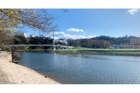 RIVERFRONT PROPERTY IN A NATURAL PARK