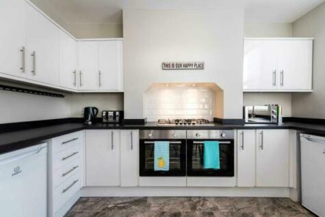 Kitchen 1.jpeg