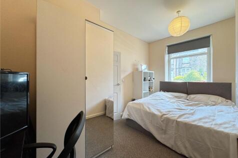 Living Room/Bedroom 4