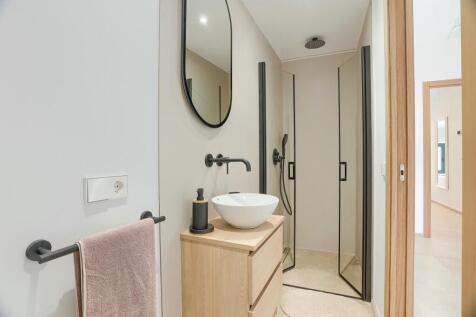 Bathroom 1 - 2