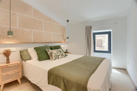Bedroom 1 - 1 with e