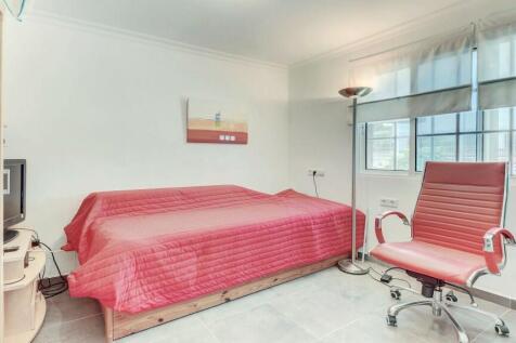 Bedroom 3 with en su