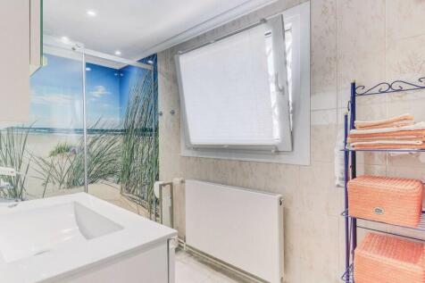Bedroom 1 en suite