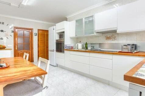Kitchen 1 - 2