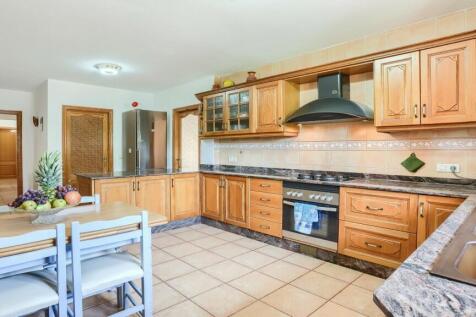 Kitchen 1 - 2