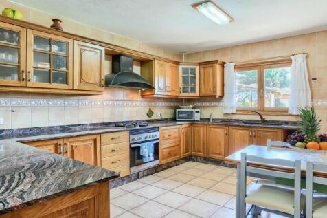 Kitchen 1 - 3