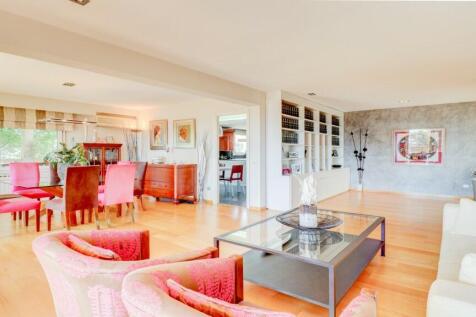 Seating and dining a