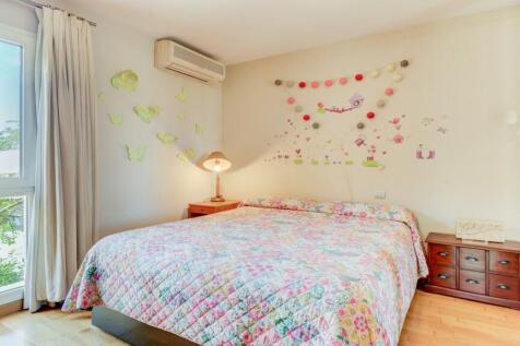 Second bedroom with 