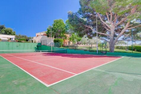 Tennis court