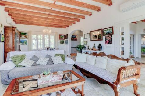 Lounge and dining 1 