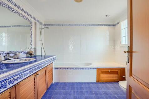 bedroom 1 en - suite