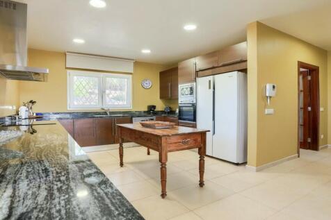 Kitchen 1 - 2