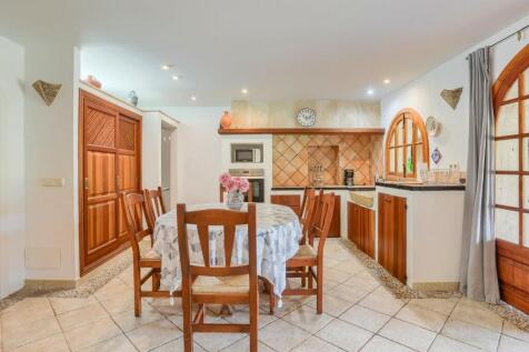 Kitchen 1 - 2