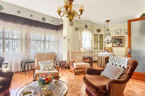 Lounge and dining 1F