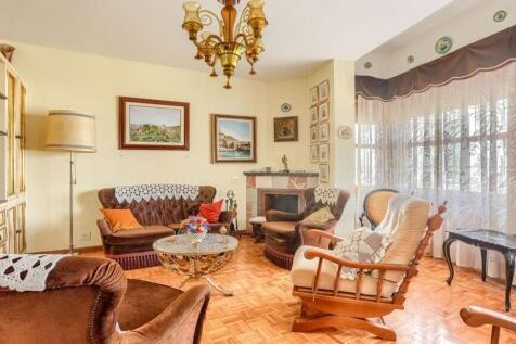Lounge and dining 1F