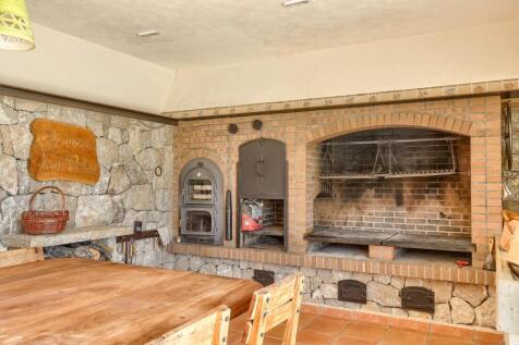 Outdoor kitchen