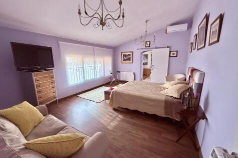 MAIN ROOM 1