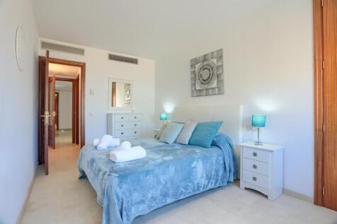Bedroom 1 - 2 with e