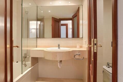 Bedroom 1 en suite