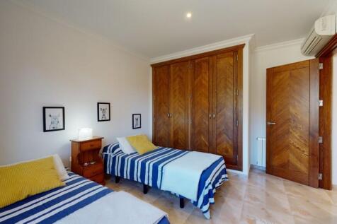 15. Bedroom 03 (Larg