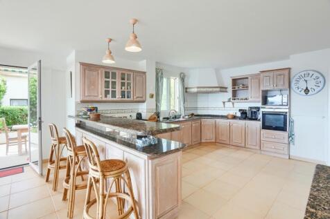 Kitchen 1 - 2