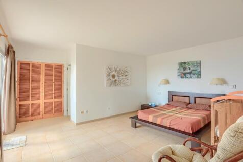 Bedroom 2 with en su