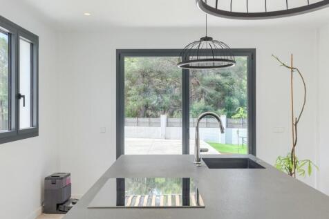 Kitchen 1 - 3